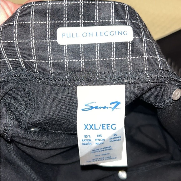 Checkered Print Pull-On Leggings - Picture 2 of 4